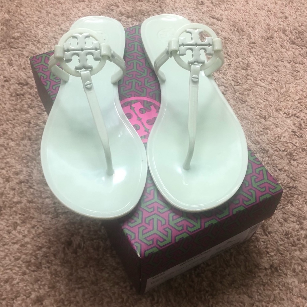 Tory Burch Mini Miller Flat Thong (Spring Mint)